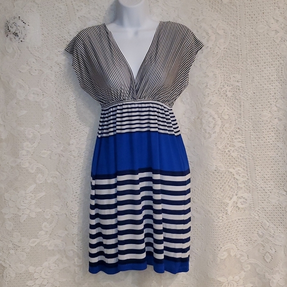 J. Valdi Luxury Swim Suit cover-up - Picture 1 of 8
